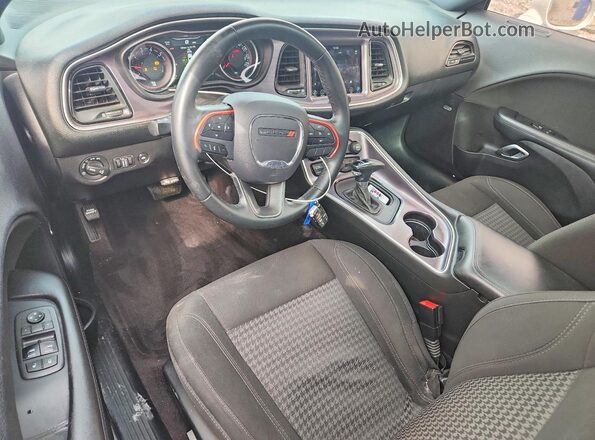 2C3CDZBT1HH613897 2017 DODGE CHALLENGER Белый Вид панели приборов