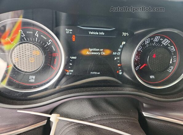 2C3CDZBT1HH613897 2017 DODGE CHALLENGER Белый Вид щитка приборов