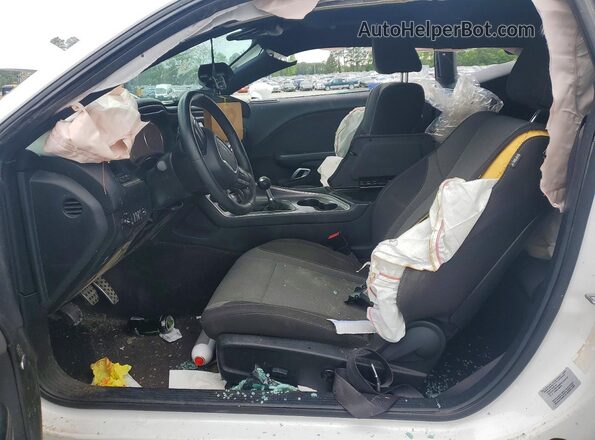 2C3CDZBT4GH264992 2016 DODGE CHALLENGER Белый Вид салона спереди