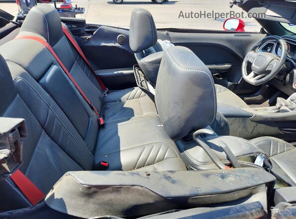 2C3CDZC96GH335662 2016 DODGE CHALLENGER Red Vista de los asientos traseros