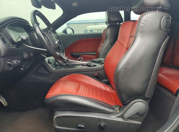 2C3CDZFJ0GH240455 2016 DODGE CHALLENGER Черный Вид салона спереди