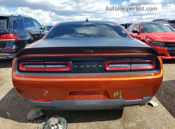2C3CDZFJ1PH526833 2023 DODGE CHALLENGER Оранжевый Вид сзади