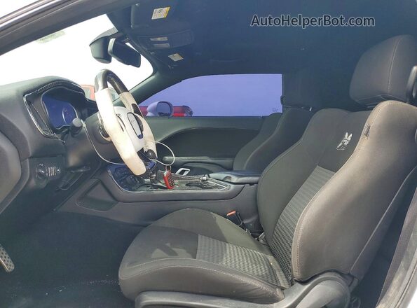 2C3CDZFJ3MH651800 2021 DODGE CHALLENGER Белый Вид салона спереди