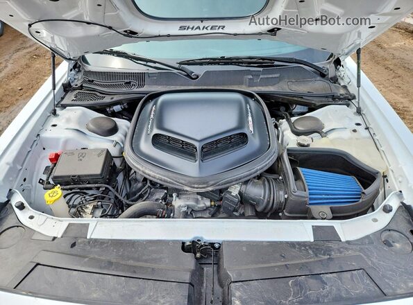 2C3CDZFJ5MH582883 2021 DODGE CHALLENGER White Вид задньої частини салону