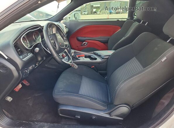 2C3CDZFJ6JH202428 2018 DODGE CHALLENGER White Vista interior delantera