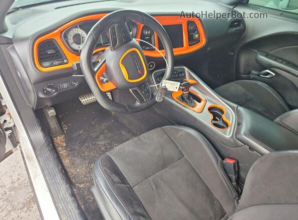 2C3CDZFJ8LH225681 2020 DODGE CHALLENGER White Вид панелі приладів