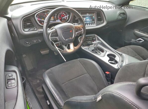 2C3CDZGG1HH567399 2017 DODGE CHALLENGER Зеленый Вид панели приборов