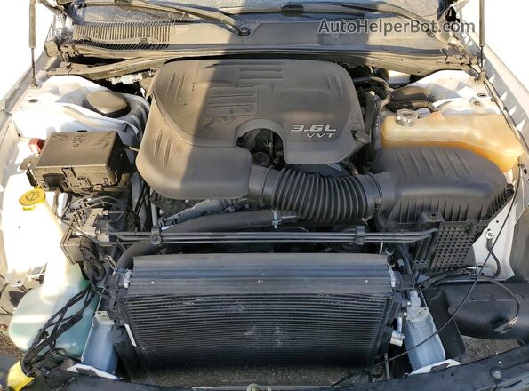 2C3CDZGG4JH257429 2018 DODGE CHALLENGER White Vista interior trasera