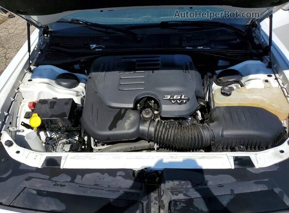 2C3CDZGG7JH288996 2018 DODGE CHALLENGER Белый Вид задней части салона