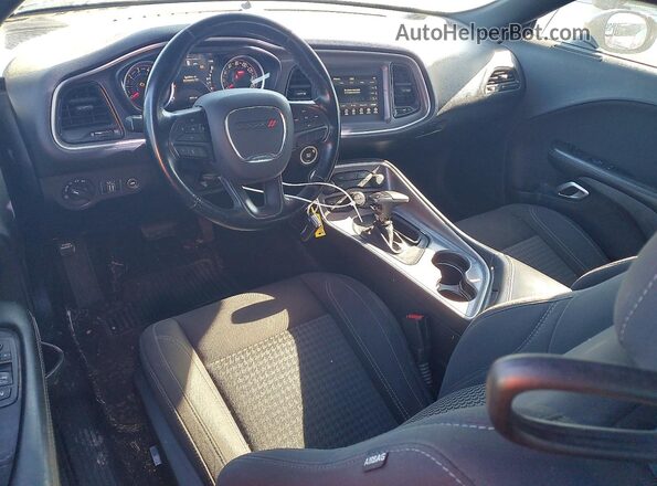 2C3CDZGGXKH690447 2019 DODGE CHALLENGER Серебряный Вид панели приборов