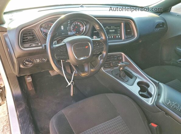 2C3CDZJG6MH677142 2021 DODGE CHALLENGER White Widok deski rozdzielczej