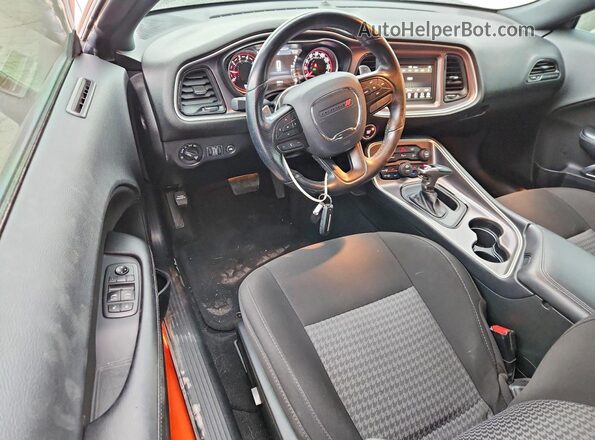 2C3CDZJG9LH214989 2020 DODGE CHALLENGER Orange Widok deski rozdzielczej