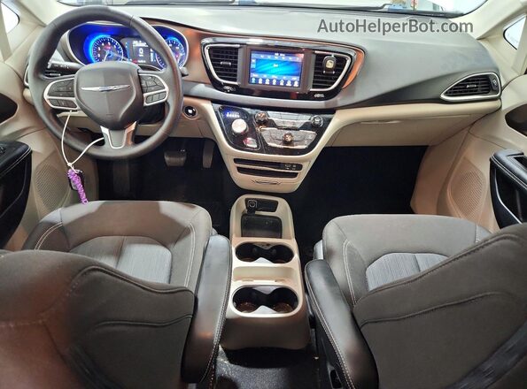 2C4RC1AG5LR187665 2020 CHRYSLER VOYAGER Белый Вид панели приборов