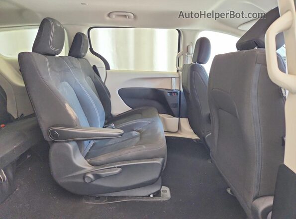 2C4RC1AG5LR187665 2020 CHRYSLER VOYAGER Белый Вид задней части салона