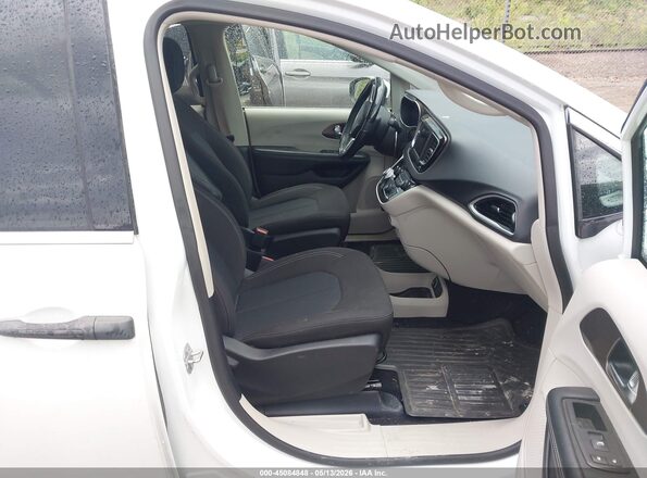 2C4RC1AG8LR229973 2020 CHRYSLER VOYAGER White წინა სალონის ხედი