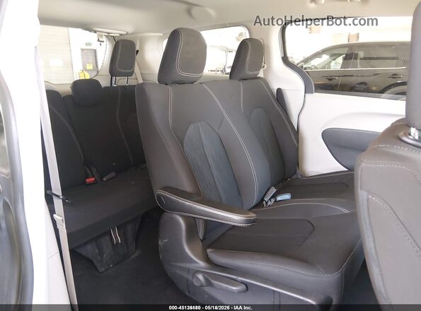 2C4RC1AG8LR249236 2020 CHRYSLER VOYAGER Silver Вид наклейки з VIN-кодом