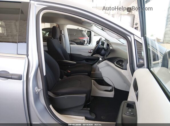 2C4RC1AG8LR249236 2020 CHRYSLER VOYAGER Silver Вид салону спереду
