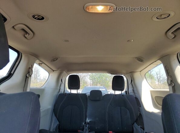 2C4RC1AG9LR121488 2020 CHRYSLER VOYAGER Белый Вид задних сидений
