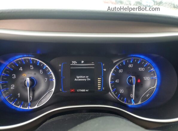 2C4RC1BG0JR187133 2018 CHRYSLER PACIFICA White Vista del cuadro de instrumentos