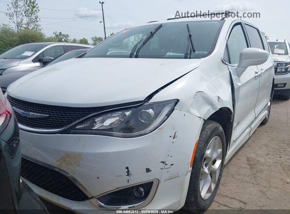 2C4RC1BG0JR312101 2018 CHRYSLER PACIFICA Белый Вид щитка приборов