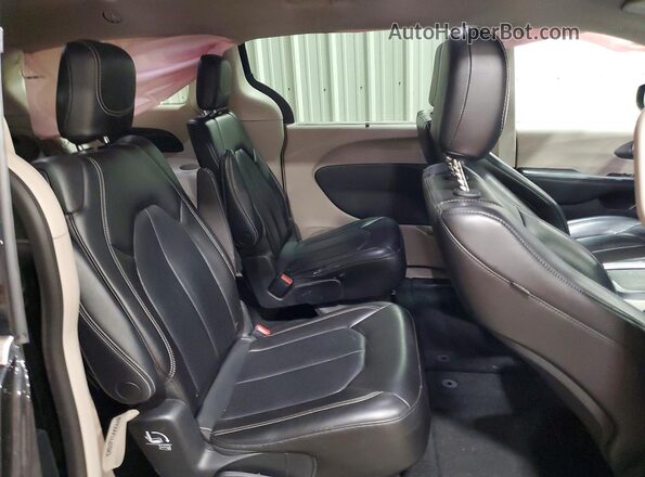 2C4RC1BG1PR627644 2023 CHRYSLER PACIFICA Black Widok wnętrza z tyłu