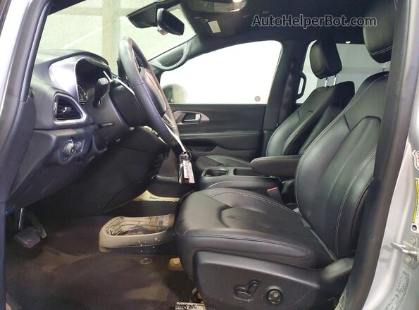 2C4RC1BG1TR167671 2026 CHRYSLER PACIFICA Серебряный Вид салона спереди