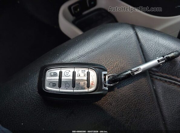 2C4RC1BG2HR710632 2017 CHRYSLER PACIFICA Серый Вид панели приборов