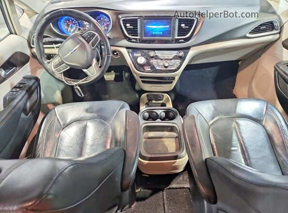 2C4RC1BG2JR119061 2018 CHRYSLER PACIFICA Серебряный Вид панели приборов
