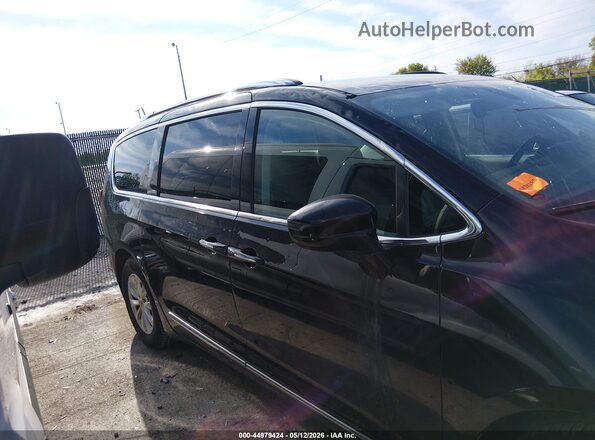 2C4RC1BG2JR124390 2018 CHRYSLER PACIFICA Черный Вид задней части салона