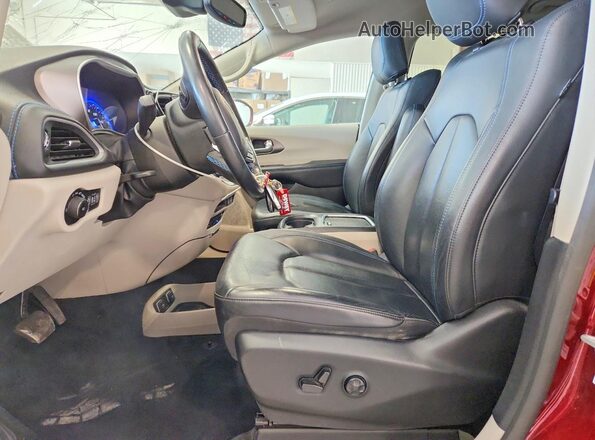 2C4RC1BG2MR559656 2021 CHRYSLER PACIFICA Бордовый Вид салона спереди
