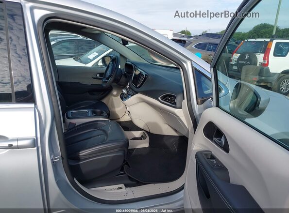 2C4RC1BG2PR536639 2023 CHRYSLER PACIFICA Silver Front interior view