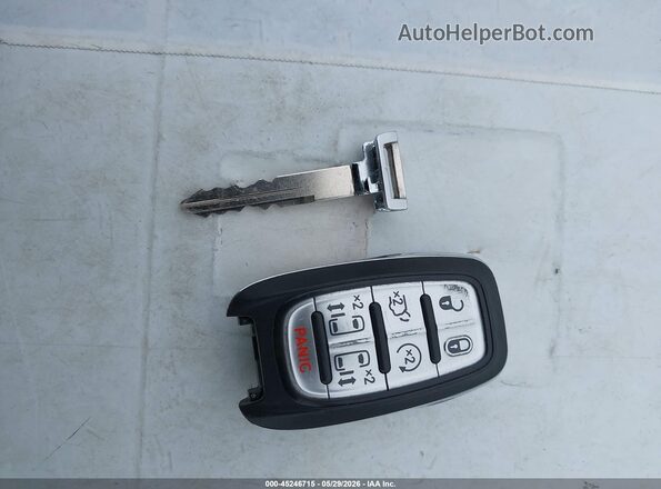 2C4RC1BG2PR557555 2023 CHRYSLER PACIFICA Silver Vista del salpicadero
