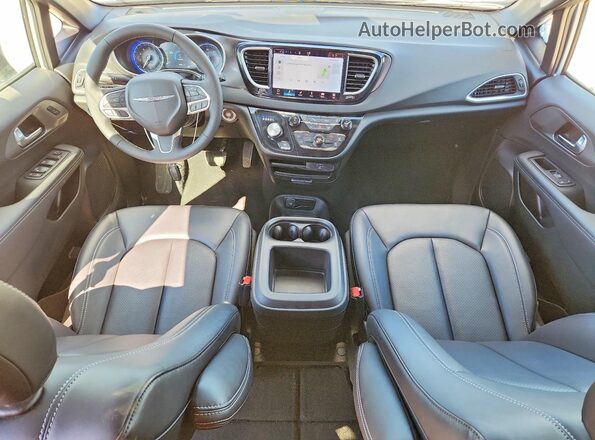 2C4RC1BG2TR168974 2026 CHRYSLER PACIFICA Silver Widok deski rozdzielczej