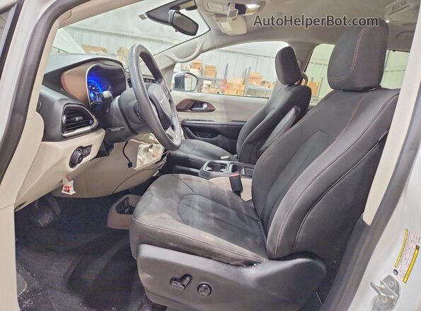 2C4RC1BG4HR768368 2017 CHRYSLER PACIFICA Белый Вид салона спереди