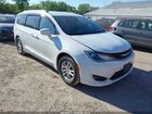 2018 Chrysler Pacifica Touring L White vin: 2C4RC1BG4JR158170