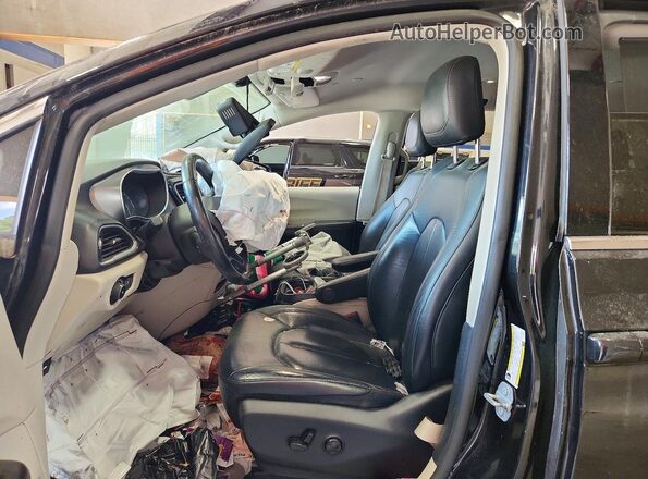 2C4RC1BG4LR139962 2020 CHRYSLER PACIFICA Черный Вид салона спереди