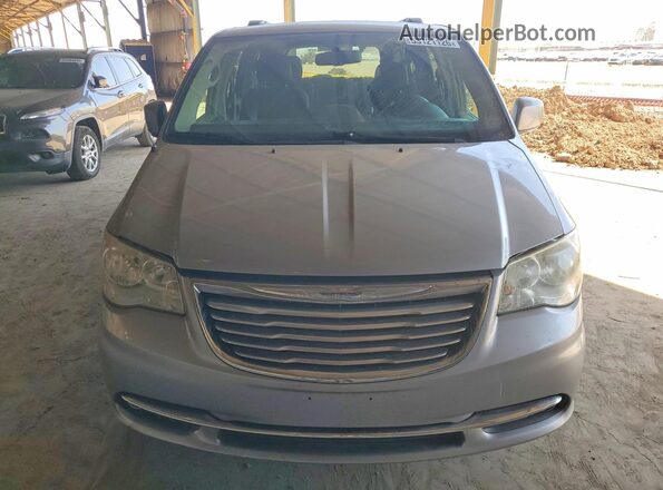 2C4RC1BG5GR229224 2016 CHRYSLER TOWN Серебряный Вид спереди