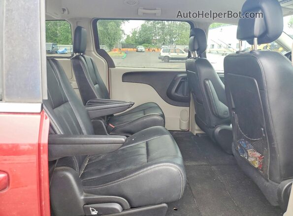 2C4RC1BG5GR294736 2016 CHRYSLER TOWN Burgundy Rear interior view