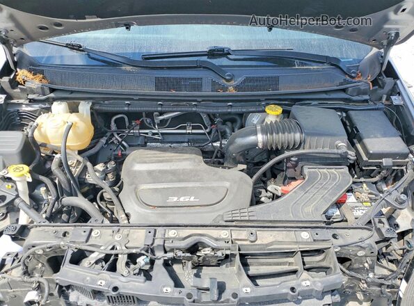 2C4RC1BG5HR535650 2017 CHRYSLER PACIFICA Gray Vista del compartimento del motor