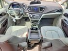2017 Chrysler Pacifica Touring L Желто-коричневый vin: 2C4RC1BG5HR684561