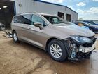 2017 Chrysler Pacifica Touring L Желто-коричневый vin: 2C4RC1BG5HR684561