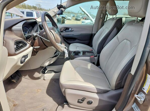 2C4RC1BG5HR684561 2017 CHRYSLER PACIFICA Желто-коричневый Вид салона спереди