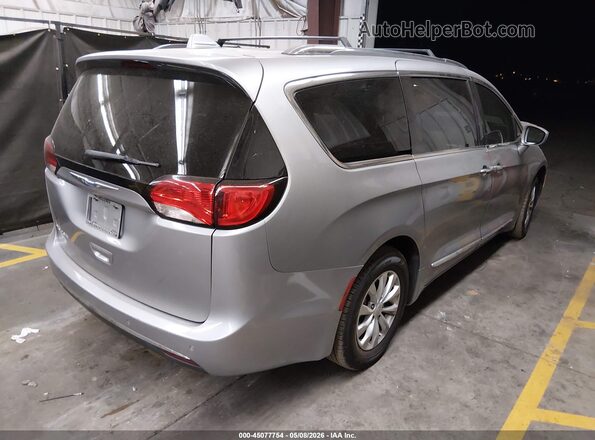 2C4RC1BG5JR305659 2018 CHRYSLER PACIFICA Серебряный Задняя правая четверть