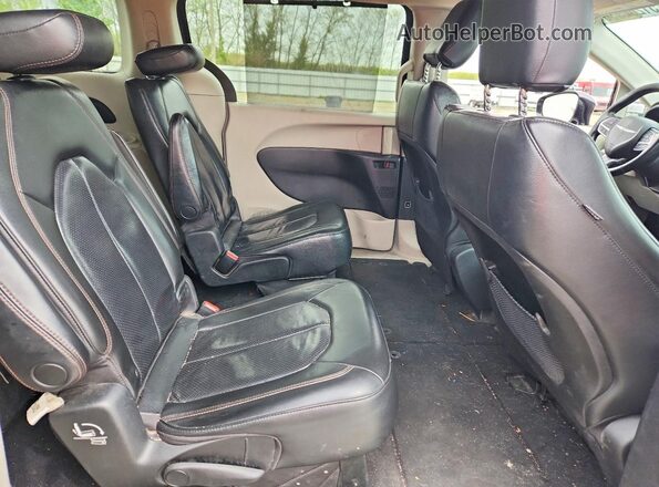 2C4RC1BG6LR268995 2020 CHRYSLER PACIFICA Черный Вид задней части салона