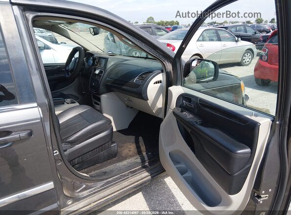 2C4RC1BG7GR213459 2016 CHRYSLER TOWN & COUNTRY Gray Front interior view