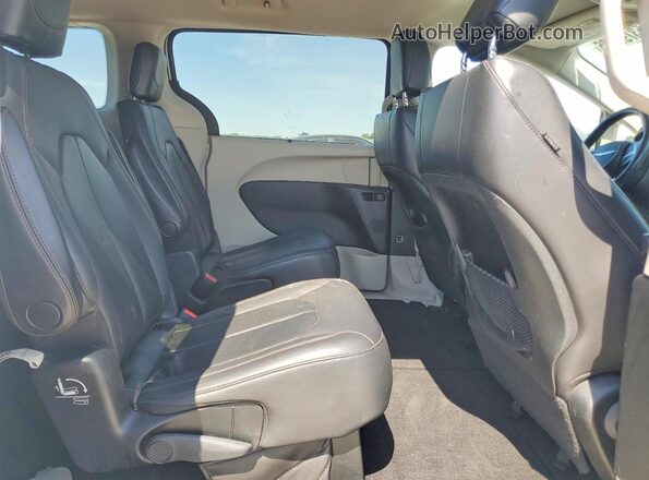2C4RC1BG7HR794690 2017 CHRYSLER PACIFICA Silver უკანა სალონის ხედი