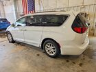 2020 Chrysler Pacifica Touring L White vin: 2C4RC1BG7LR271663