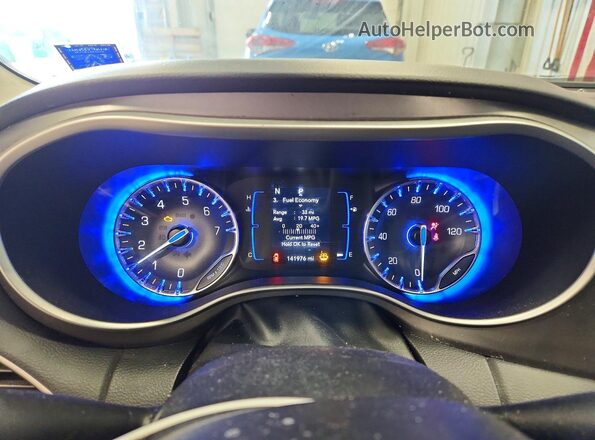 2C4RC1BG7LR271663 2020 CHRYSLER PACIFICA White Vista del cuadro de instrumentos