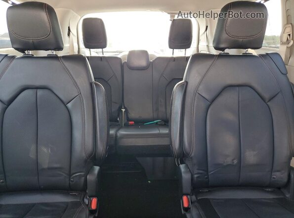 2C4RC1BG7LR276152 2020 CHRYSLER PACIFICA White Vista de los asientos traseros