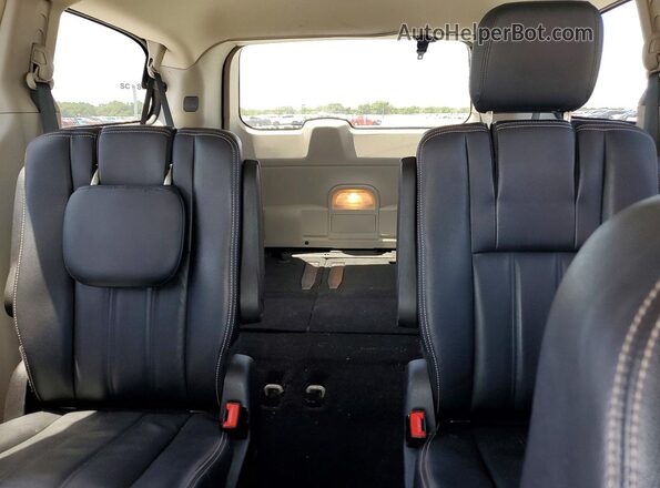 2C4RC1BG8GR280376 2016 CHRYSLER TOWN Gold Rear seats view